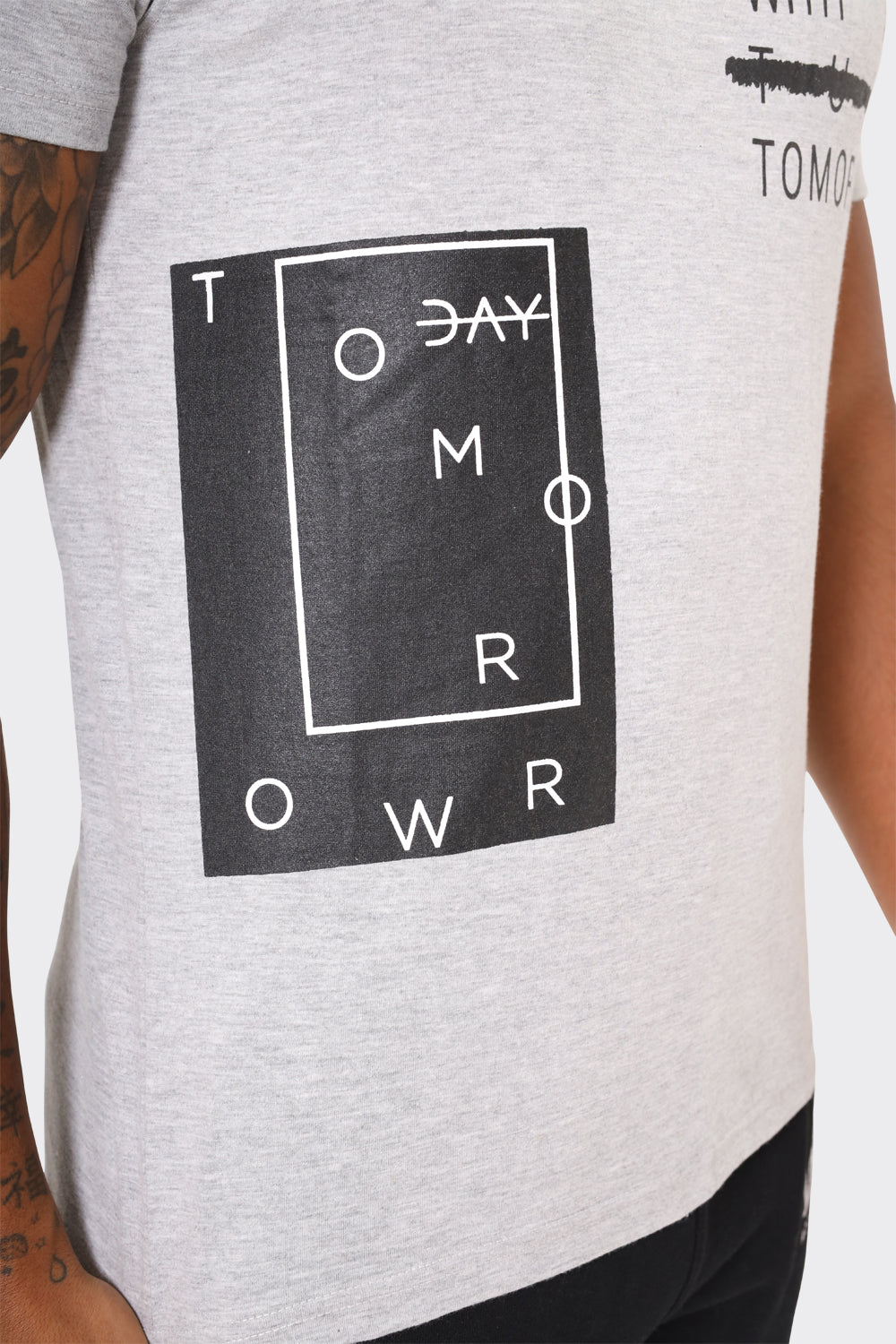 London Attitude 'London Screams with Attitude Tomorrow' Graphic T-Shirt in Grey